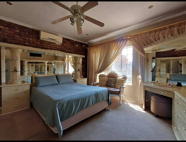 4 BEDROOM HOUSE FOR SALE IN DERSLEY